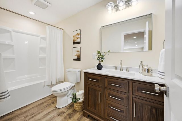 1355 E BIAS LN, Centralia, MO 65240