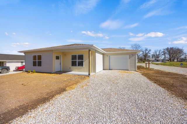 1355 E BIAS LN, Centralia, MO 65240