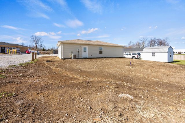 1355 E BIAS LN, Centralia, MO 65240