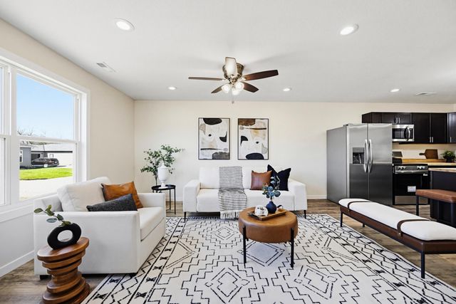 1355 E BIAS LN, Centralia, MO 65240