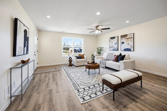 1355 E BIAS LN, Centralia, MO 65240