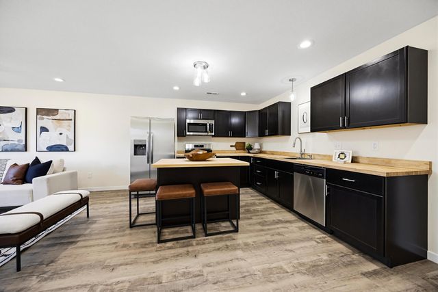 1355 E BIAS LN, Centralia, MO 65240