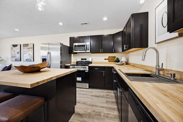 1355 E BIAS LN, Centralia, MO 65240