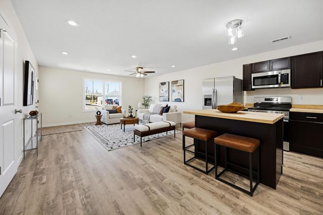 1355 E BIAS LN, Centralia, MO 65240