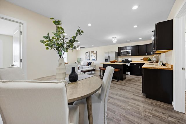 1355 E BIAS LN, Centralia, MO 65240