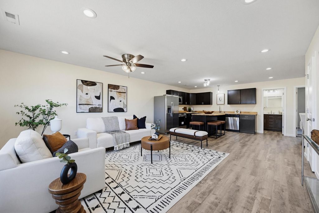 1355 E BIAS LN, Centralia, MO 65240