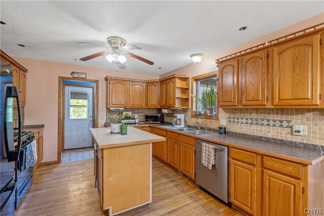 4735 Grange Road, Clay, NY 13041