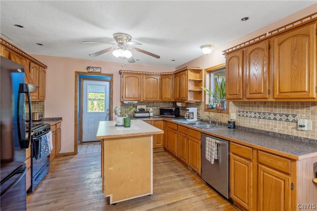 4735 Grange Road, Clay, NY 13041
