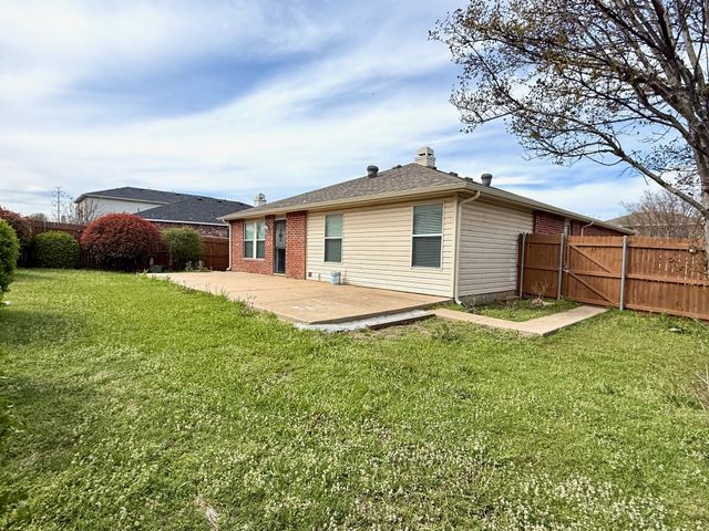 932 White Dove Drive, Arlington, TX 76017