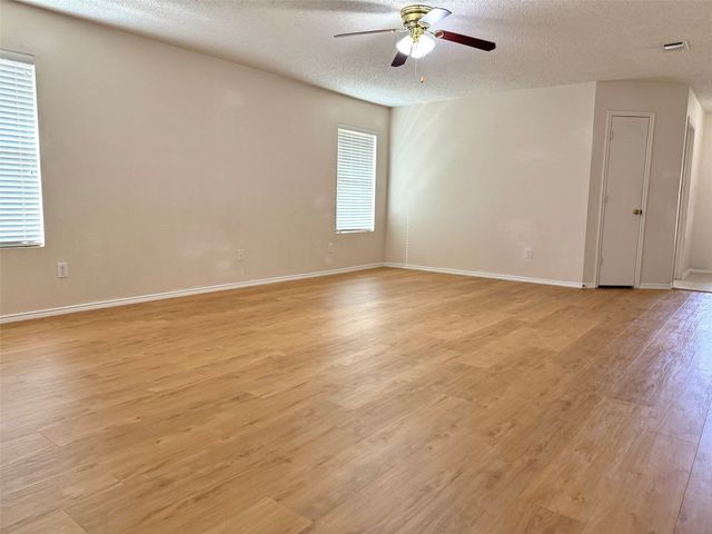 932 White Dove Drive, Arlington, TX 76017