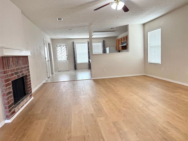 932 White Dove Drive, Arlington, TX 76017