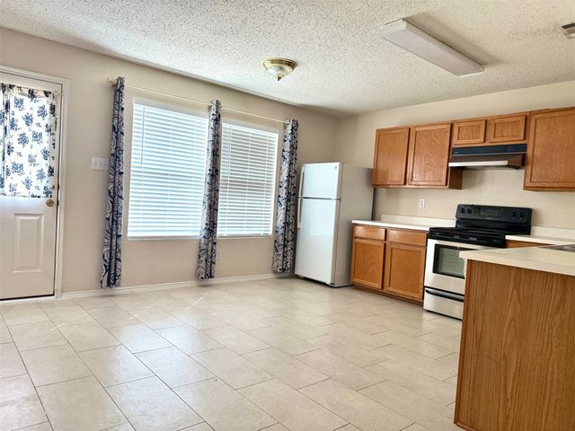 932 White Dove Drive, Arlington, TX 76017