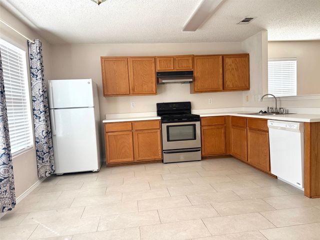 932 White Dove Drive, Arlington, TX 76017