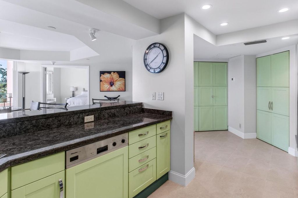 Image 11 of property listing at 140 SE 5th Avenue 448, Boca Raton, FL 33432