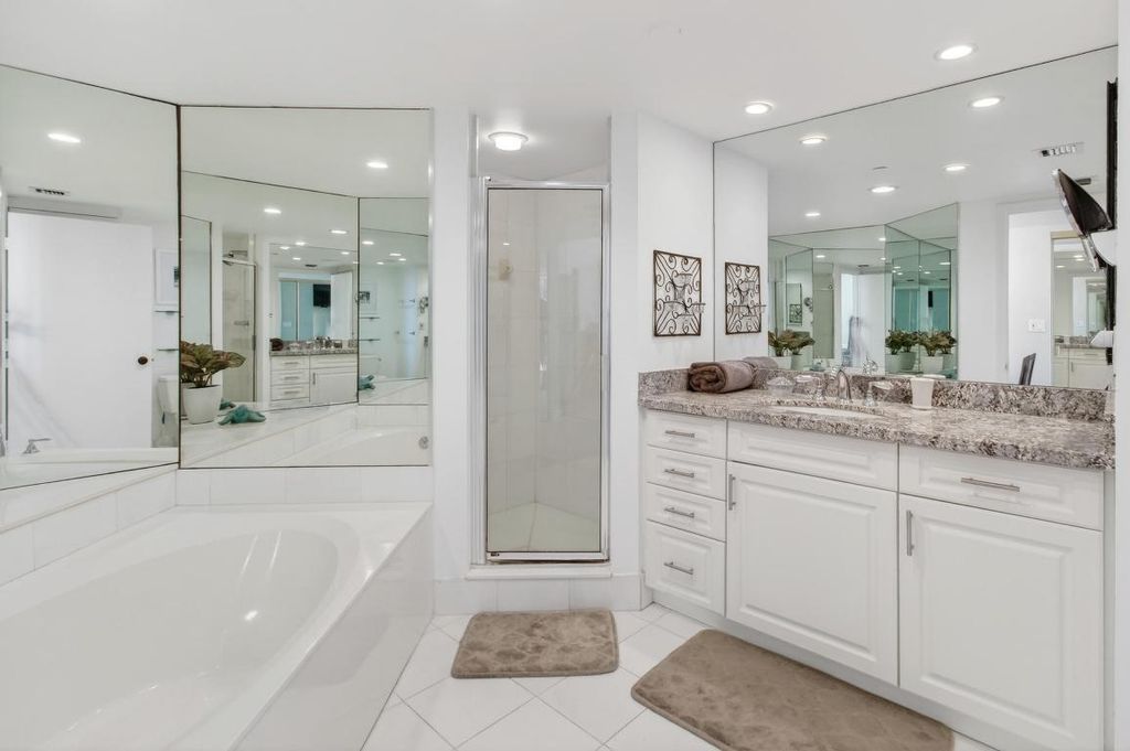 Image 19 of property listing at 140 SE 5th Avenue 448, Boca Raton, FL 33432