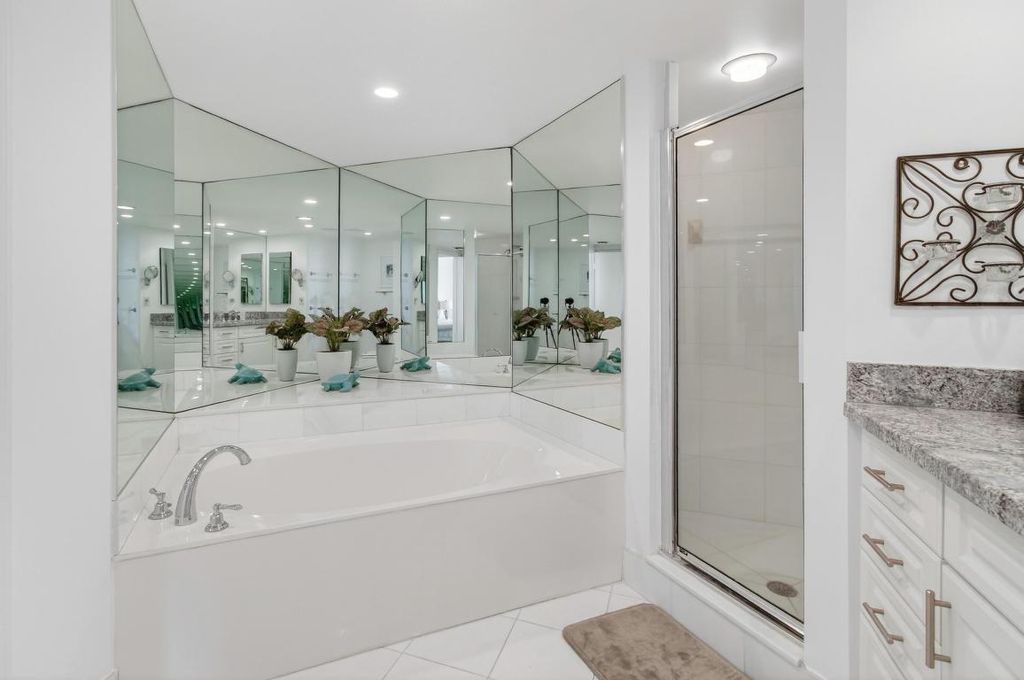 Image 20 of property listing at 140 SE 5th Avenue 448, Boca Raton, FL 33432