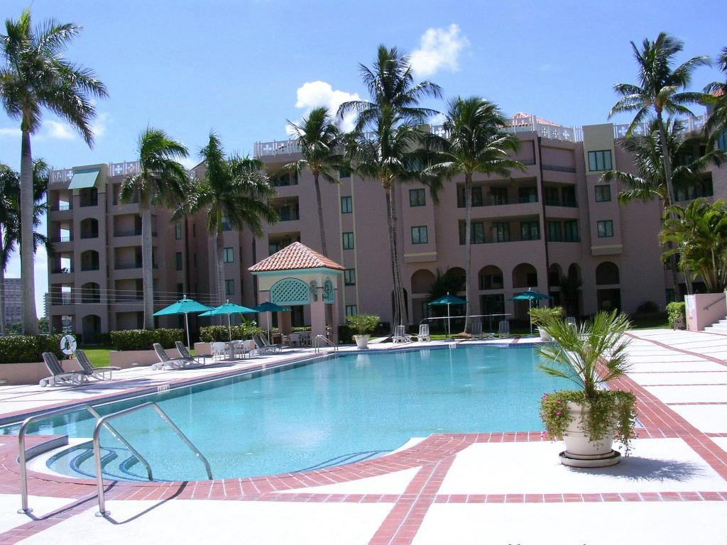 Image 27 of property listing at 140 SE 5th Avenue 448, Boca Raton, FL 33432