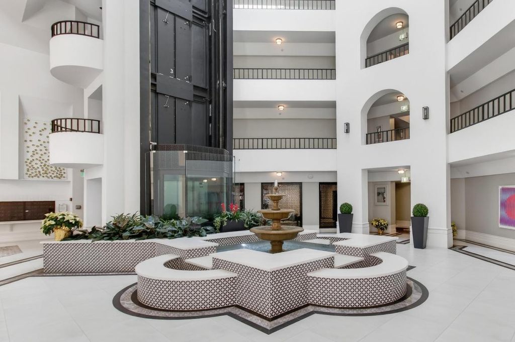 Image 3 of property listing at 140 SE 5th Avenue 448, Boca Raton, FL 33432