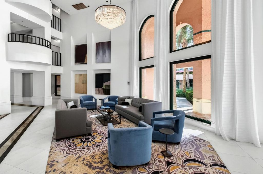 Image 4 of property listing at 140 SE 5th Avenue 448, Boca Raton, FL 33432