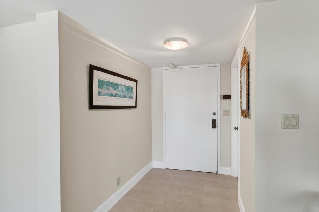 Image 6 of property listing at 140 SE 5th Avenue 448, Boca Raton, FL 33432