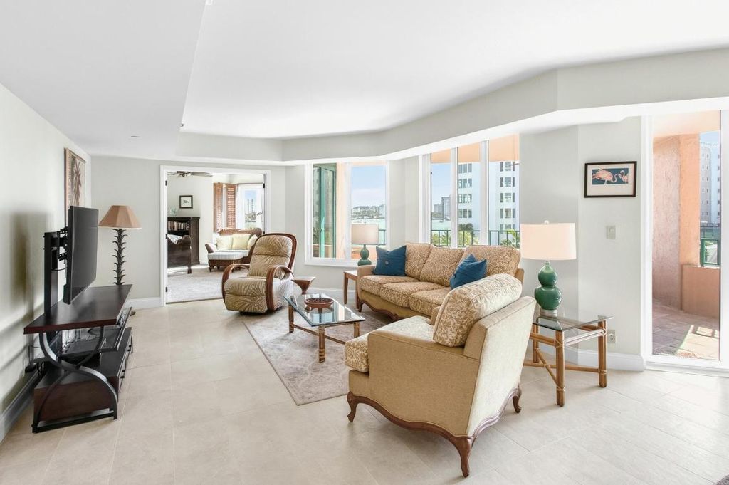 Image 8 of property listing at 140 SE 5th Avenue 448, Boca Raton, FL 33432