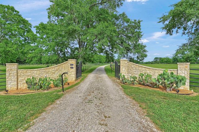 4034 FM 2645, Savoy, TX 75479