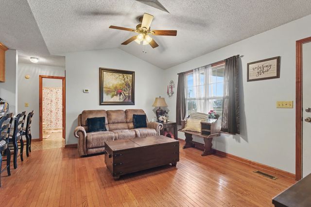 400 Cessna Cir, Winchester, TN 37398