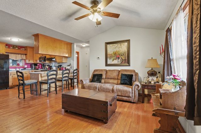 400 Cessna Cir, Winchester, TN 37398