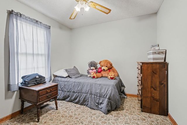 400 Cessna Cir, Winchester, TN 37398