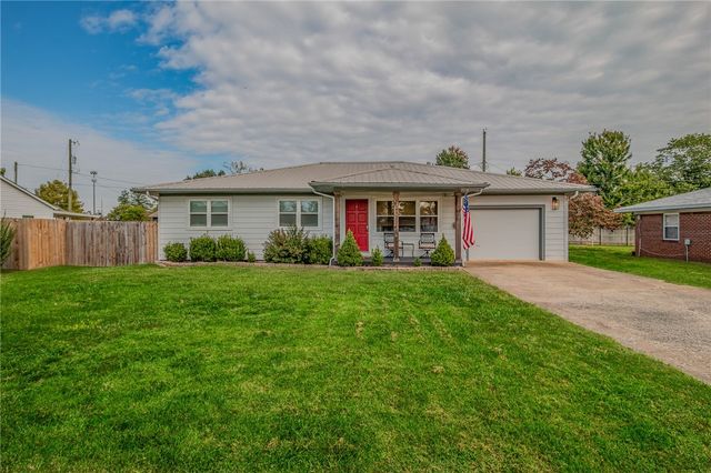 808 NW 8th Street, Bentonville, AR 72712