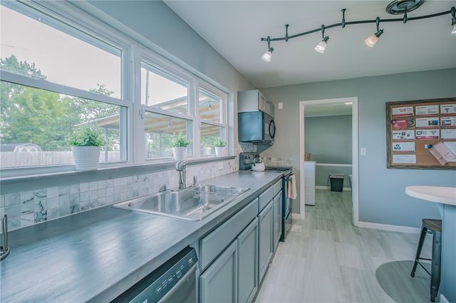 808 NW 8th Street, Bentonville, AR 72712