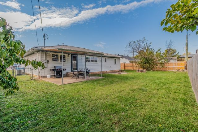 808 NW 8th Street, Bentonville, AR 72712