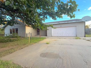 301 W 10th Street, Stinnett, TX 79083