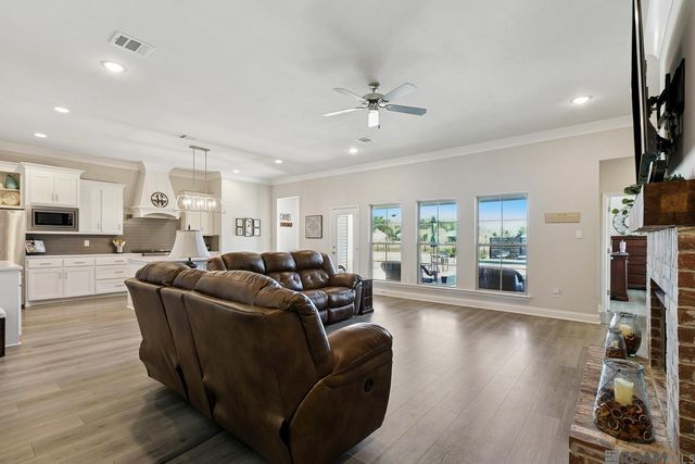 14250 Kaden Creek Dr, Walker, LA 70785