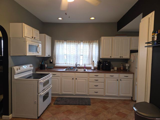 11242 E 50 S. Road, Oakland City, IN 47660