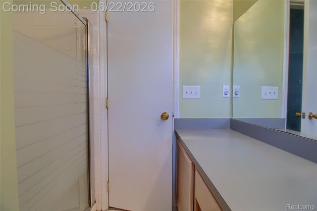 26901 Coachlight Street, Woodhaven, MI 48183