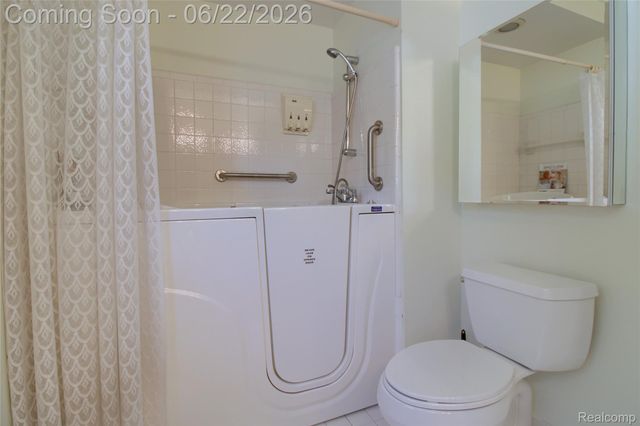 26901 Coachlight Street, Woodhaven, MI 48183