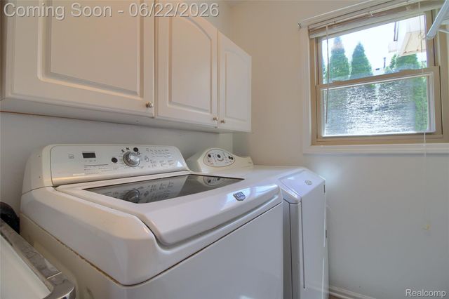 26901 Coachlight Street, Woodhaven, MI 48183