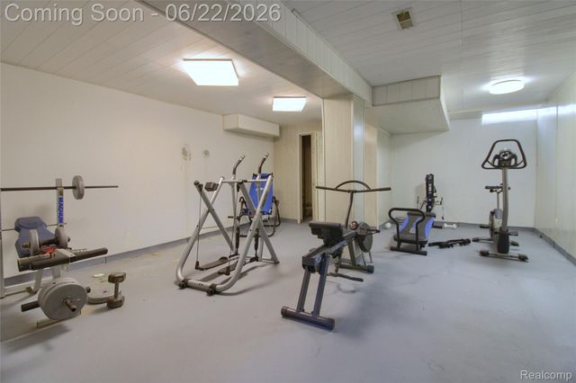 26901 Coachlight Street, Woodhaven, MI 48183