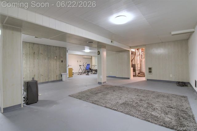 26901 Coachlight Street, Woodhaven, MI 48183