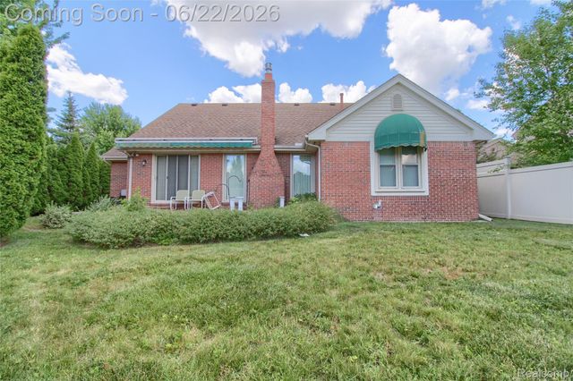 26901 Coachlight Street, Woodhaven, MI 48183