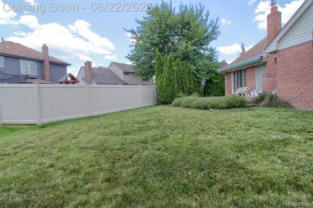 26901 Coachlight Street, Woodhaven, MI 48183