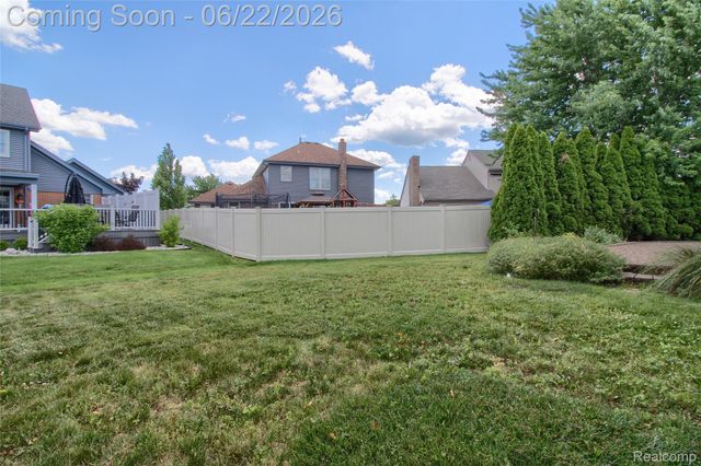 26901 Coachlight Street, Woodhaven, MI 48183