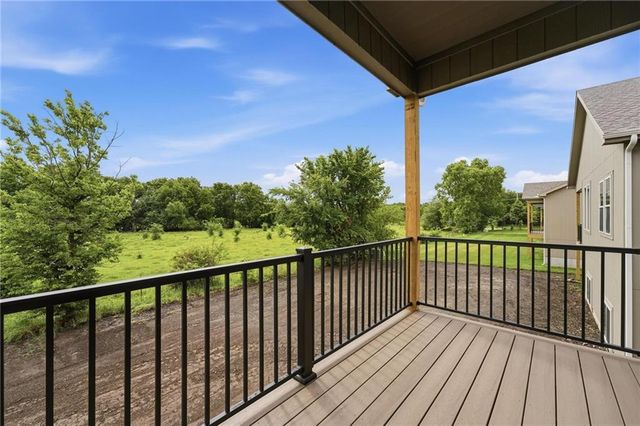 20665 Skyview Lane, Spring Hill, KS 66083