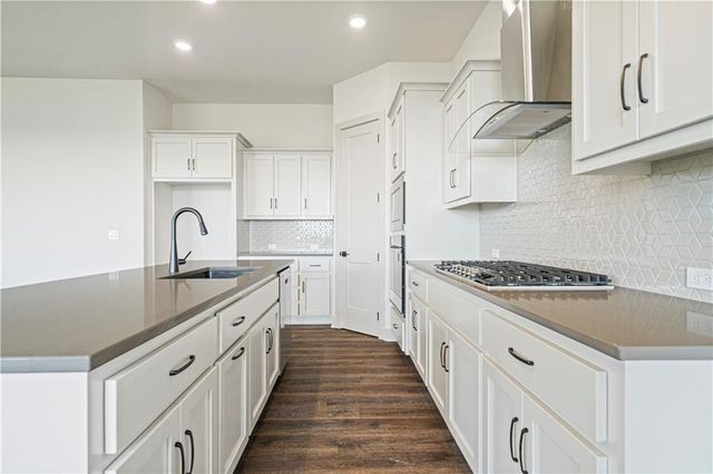 20665 Skyview Lane, Spring Hill, KS 66083