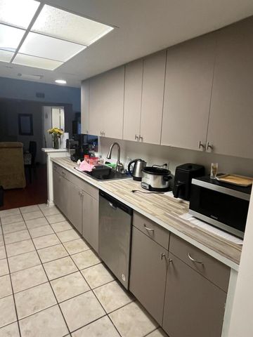 4167 N Haverhill Road 1102, West Palm Beach, FL 33417