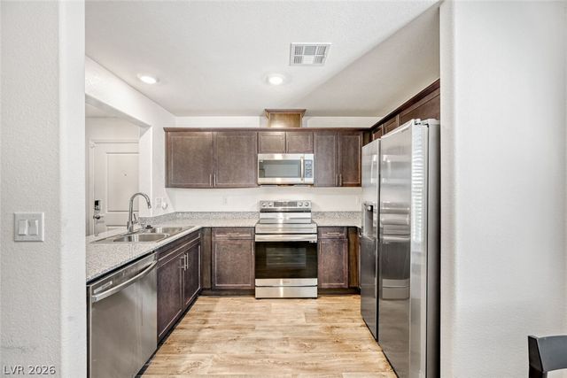 2758 Champagne Gold Avenue, North Las Vegas, NV 89086