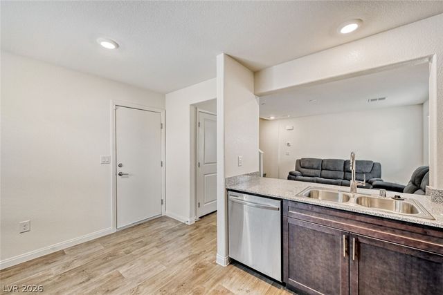 2758 Champagne Gold Avenue, North Las Vegas, NV 89086