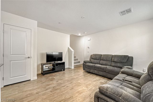 2758 Champagne Gold Avenue, North Las Vegas, NV 89086