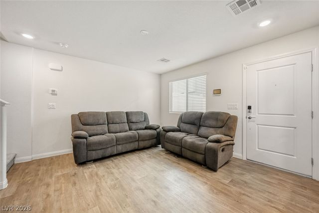 2758 Champagne Gold Avenue, North Las Vegas, NV 89086